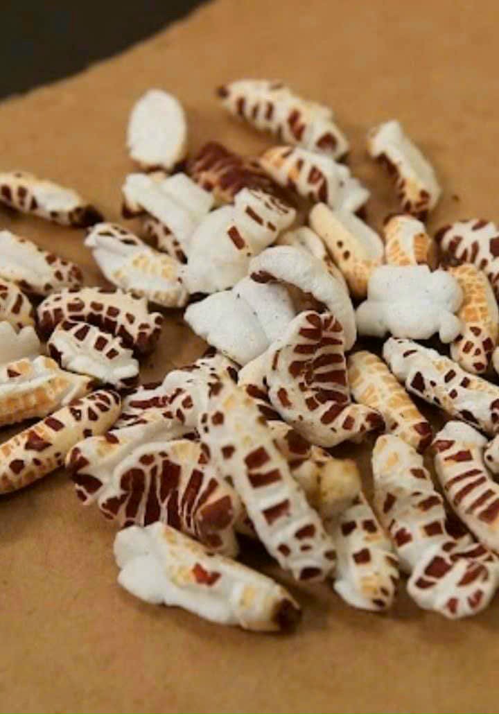 Bánh cốm gạo tím - xốt quốc yến